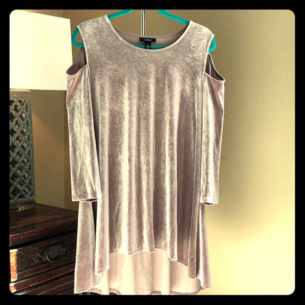 Alfani cold shoulder Valore top